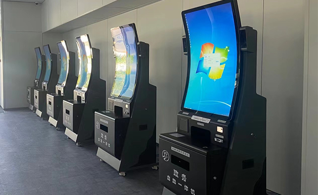 云創43寸曲面自助政務終端機