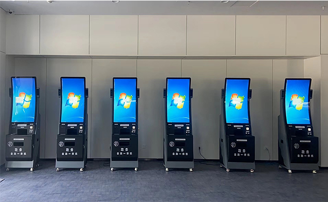 云創43寸曲面自助政務終端機